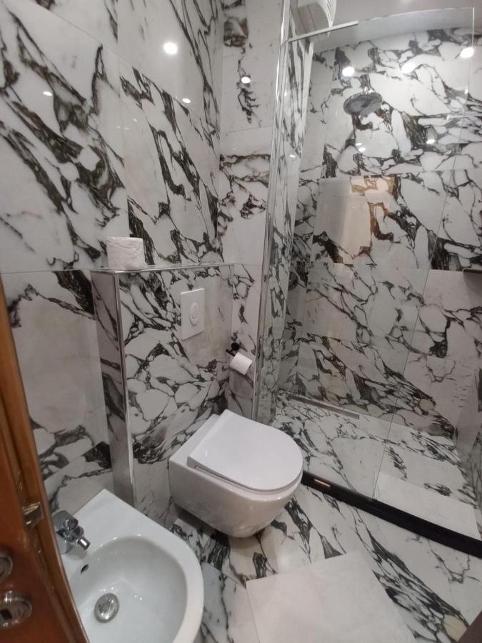 טיראנה Penthouse Rooms & Aparts מראה חיצוני תמונה