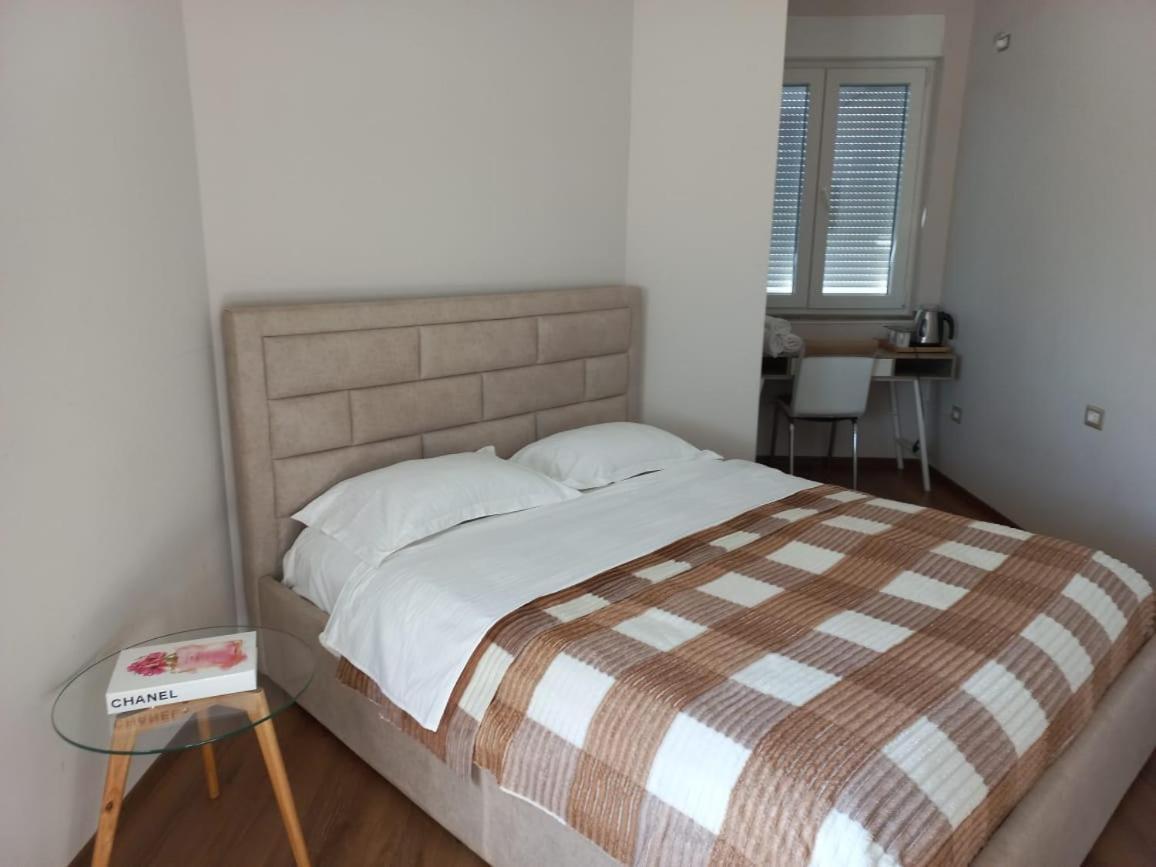 טיראנה Penthouse Rooms & Aparts מראה חיצוני תמונה