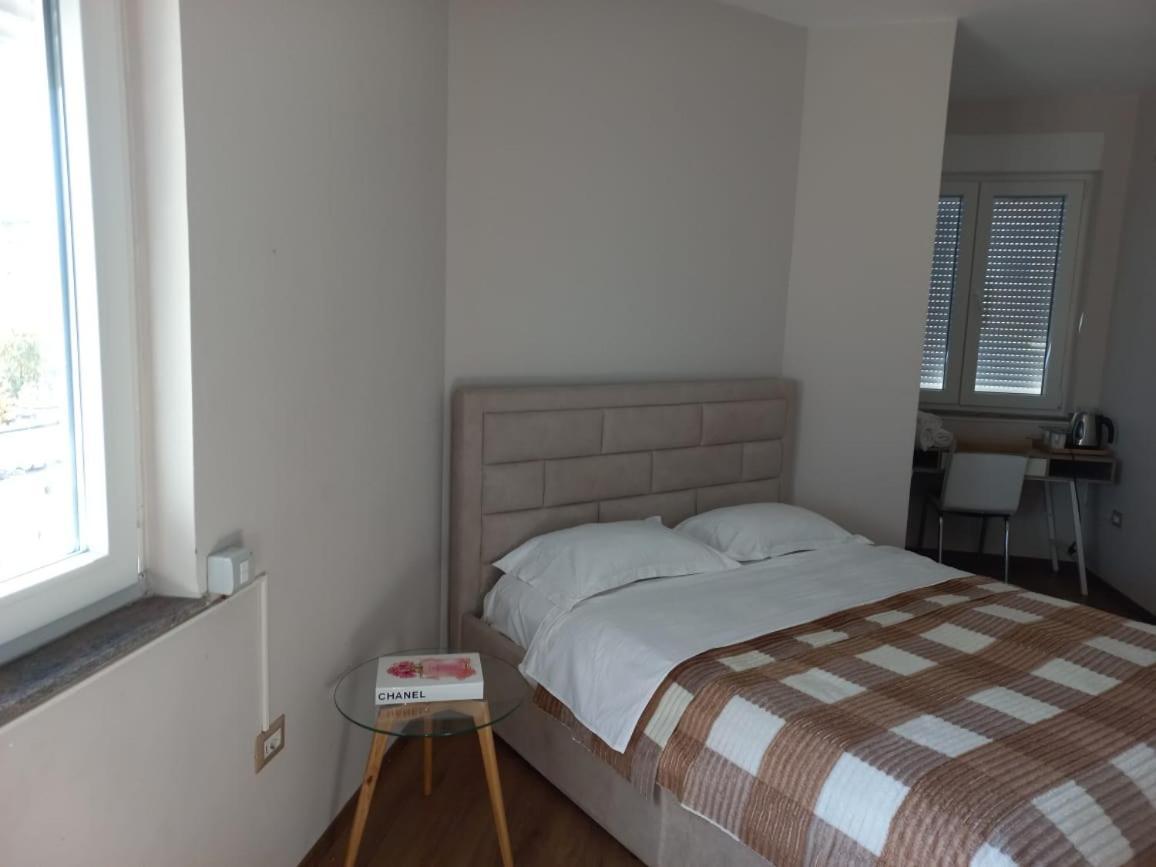טיראנה Penthouse Rooms & Aparts מראה חיצוני תמונה