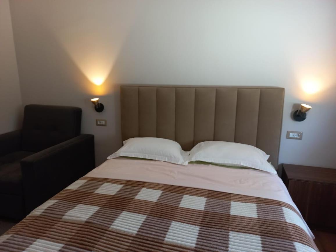 טיראנה Penthouse Rooms & Aparts מראה חיצוני תמונה