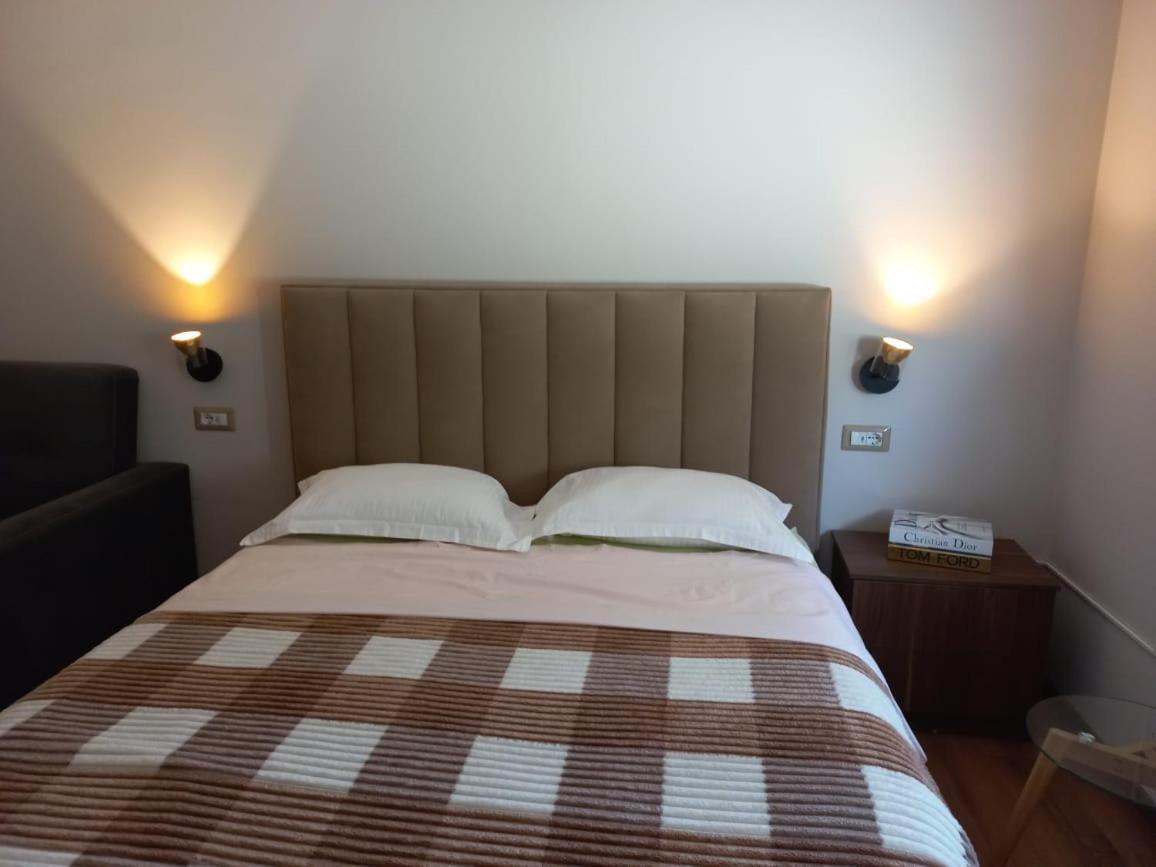 טיראנה Penthouse Rooms & Aparts מראה חיצוני תמונה