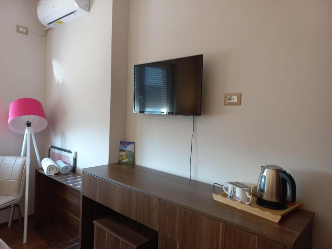 טיראנה Penthouse Rooms & Aparts מראה חיצוני תמונה