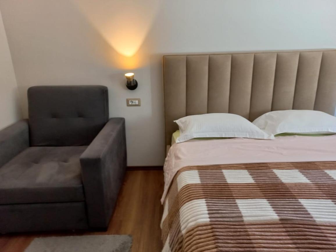 טיראנה Penthouse Rooms & Aparts מראה חיצוני תמונה
