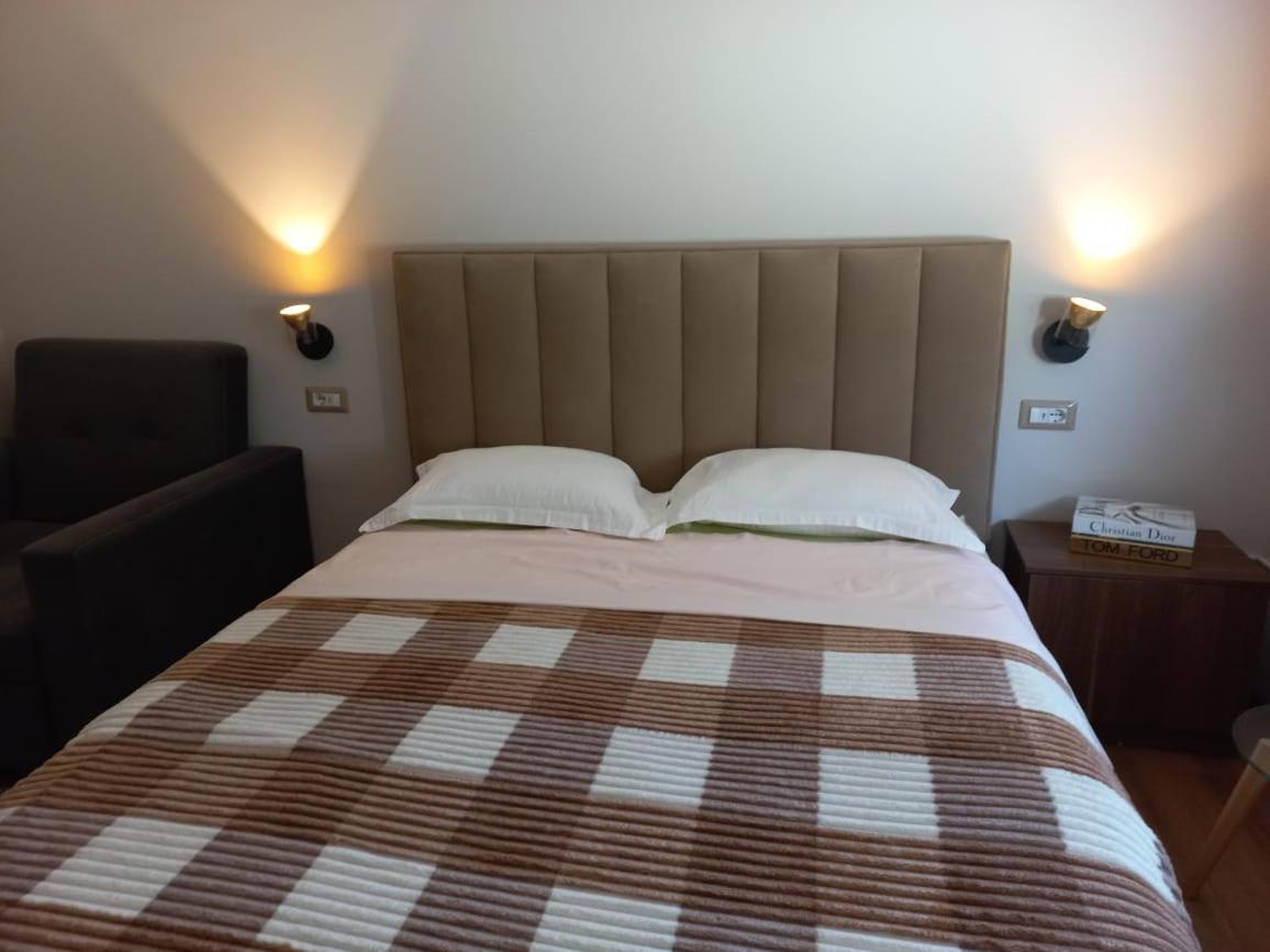 טיראנה Penthouse Rooms & Aparts מראה חיצוני תמונה