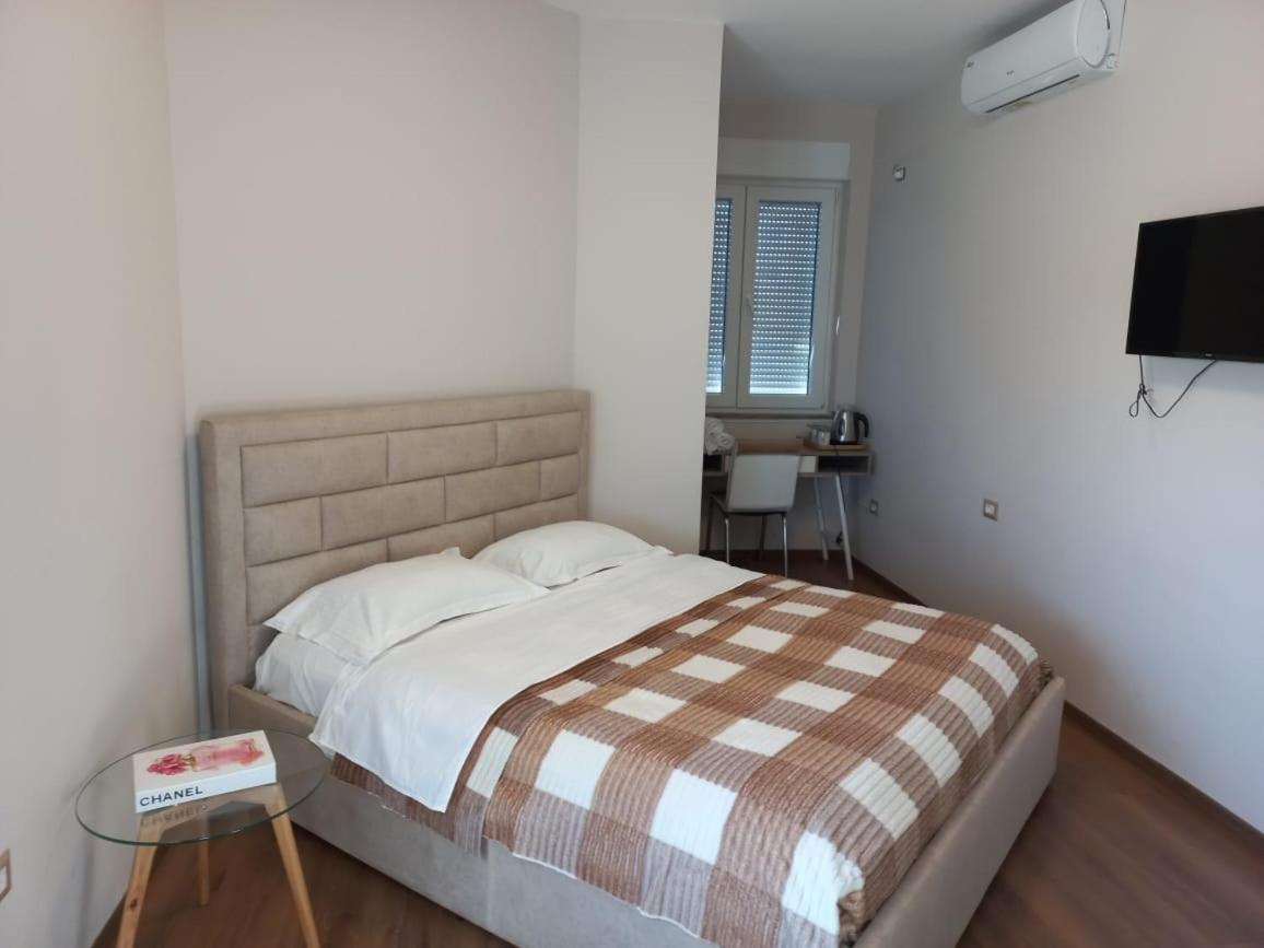 טיראנה Penthouse Rooms & Aparts מראה חיצוני תמונה