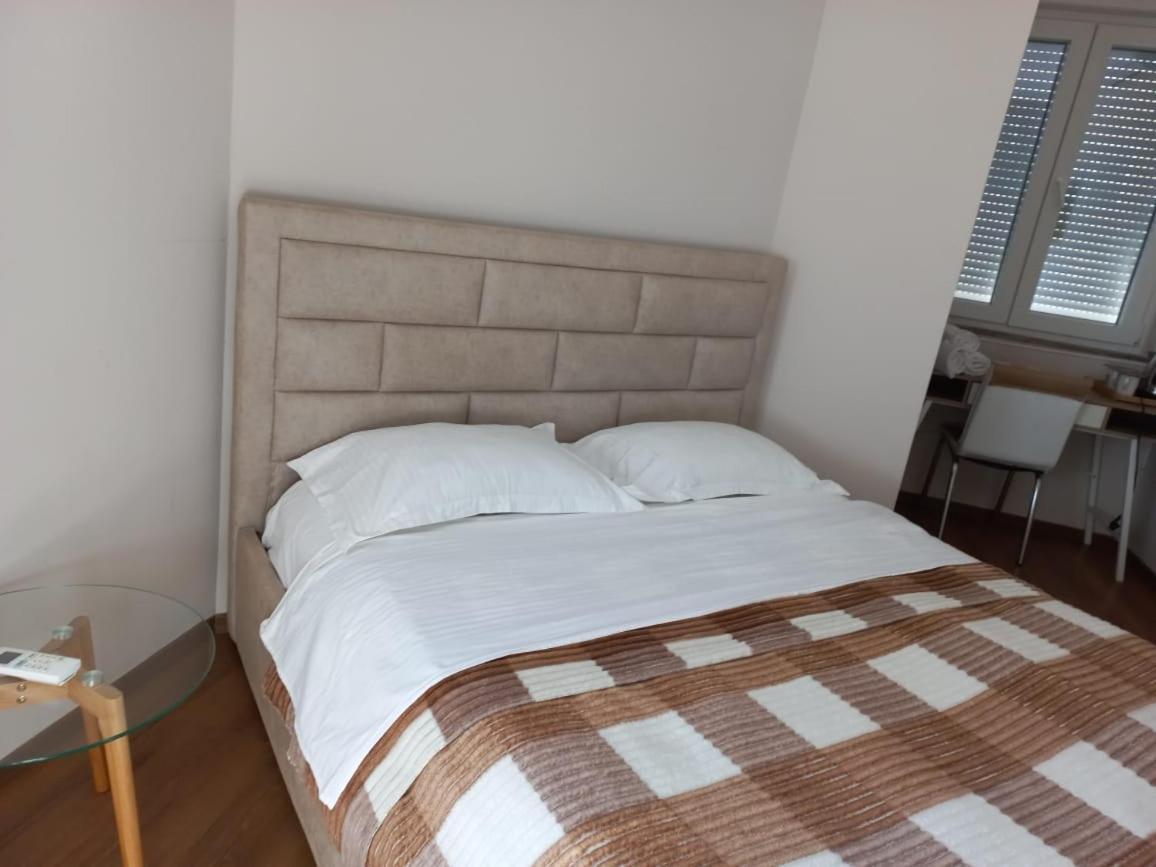 טיראנה Penthouse Rooms & Aparts מראה חיצוני תמונה